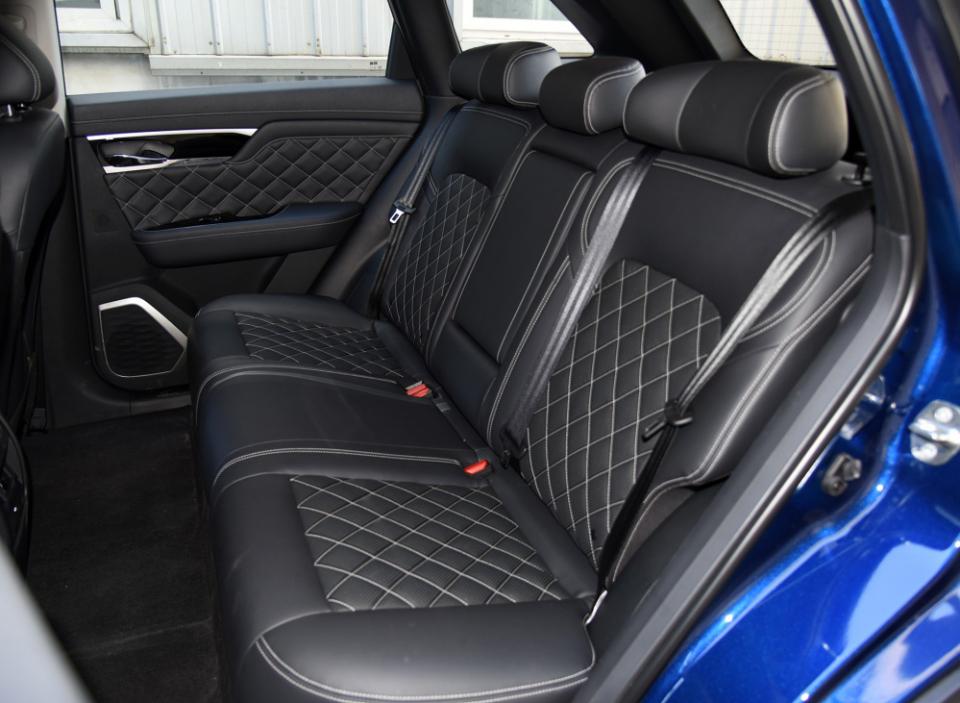 今晚将上市，车头配备66颗星钻，内饰15.6英寸液晶屏，预售11万起