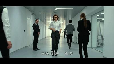 爽到飞起！这名「女特工」有的可不只是性感