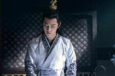 在气质上，42岁的靳东、46岁的郭德纲，都不敌64岁的陈道明