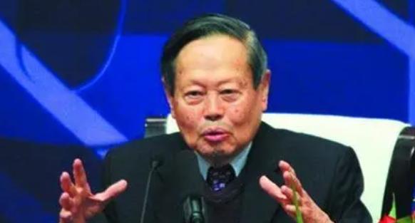 杨振宁真的让翁帆改嫁吗,嫁给杨振宁前翁帆经历了什么