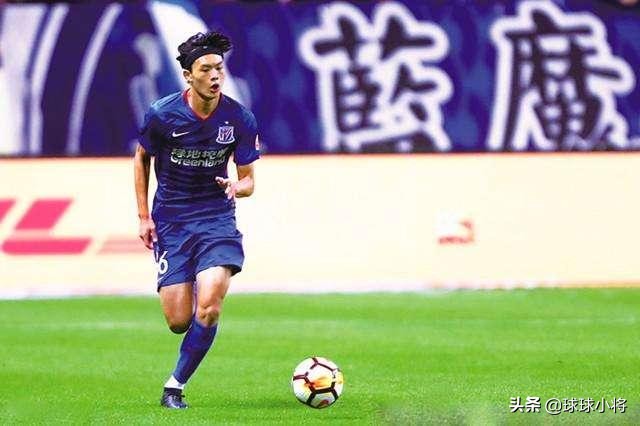 主教练施蒂利克为天津泰达队制定新战术，目标两翼齐飞，快速推进