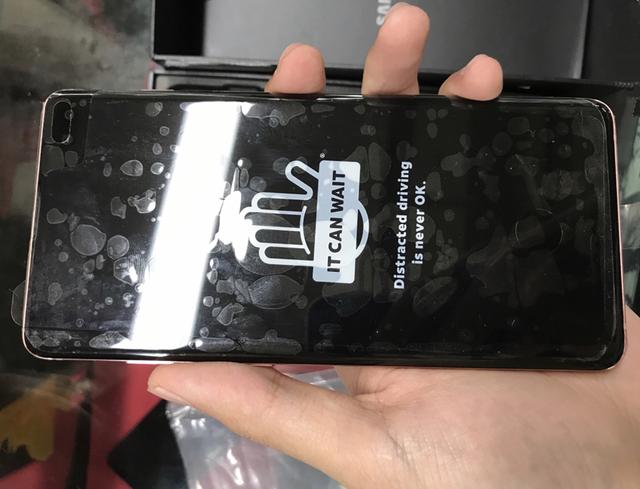 三星s10+亮蓝色,三星s10e有火烈鸟国行版吗