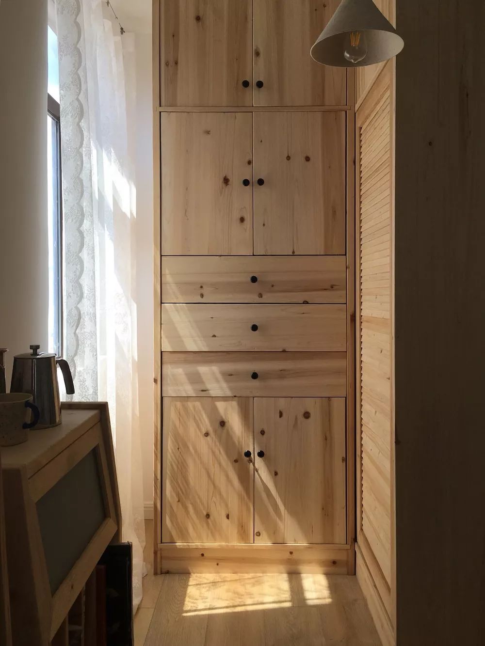 用水泥砌橱柜,用粘土做迷你橱柜