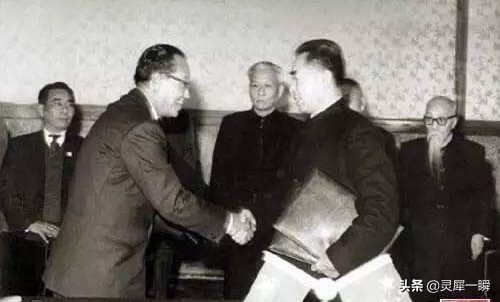 那一年，周总理和傣族人们一起欢度泼水节，却差点一*不起病**