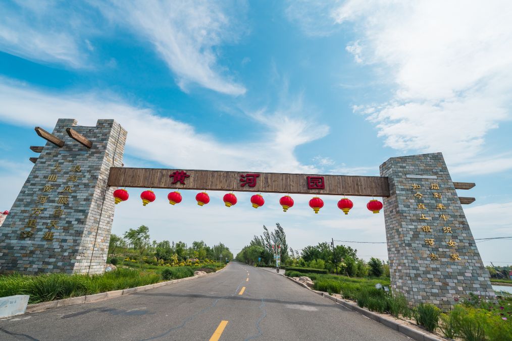 她是滔滔千里黄河的宠儿，阴山之下、河套之上的掌上明珠