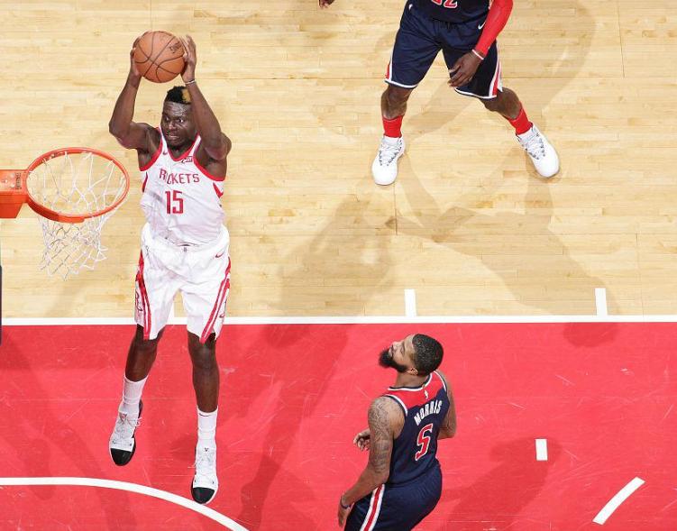 哈登首节22分6助攻火箭单节轰45分,哈登火箭生涯首场比赛37分12助攻