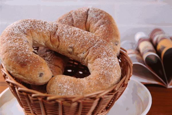 面包怎么保存才不会变质,在超市买到变质发霉的面包怎么办