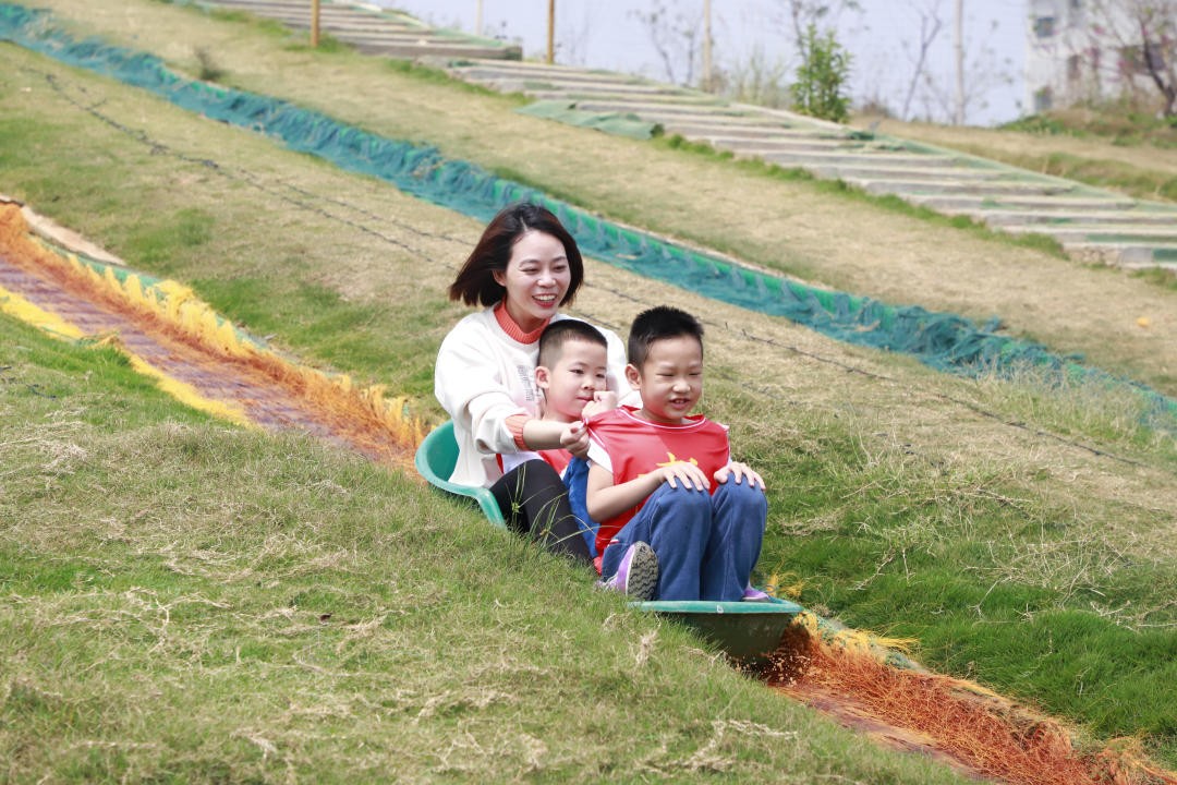 东莞东城万达亲子活动,亲子足球嘉年华广州上演