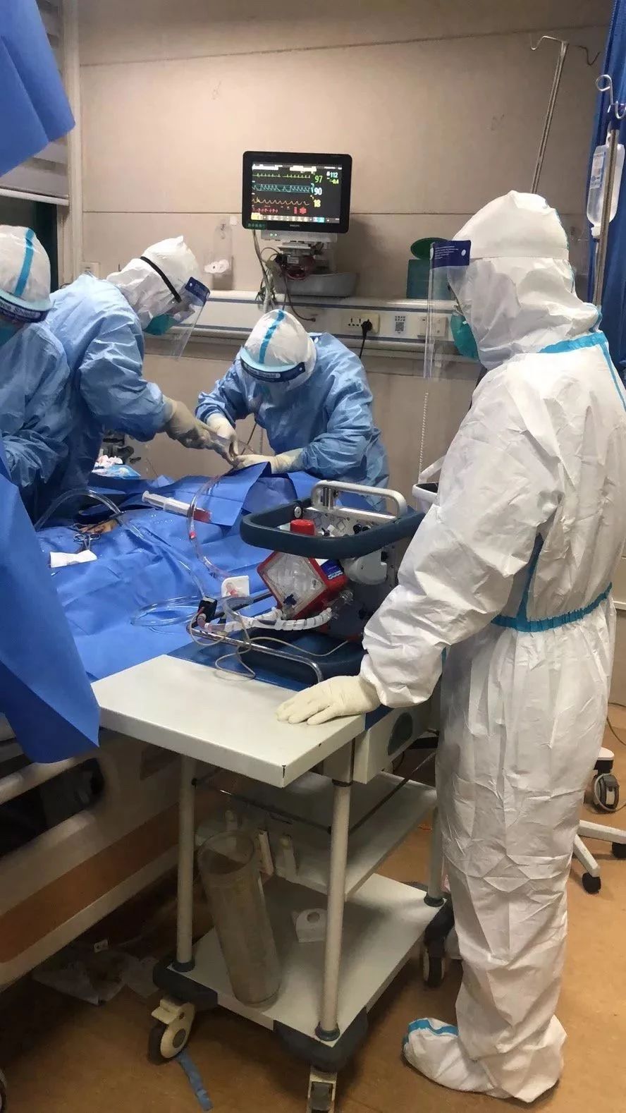 一起吃年夜饭看春晚,吃年夜饭看春晚的感受