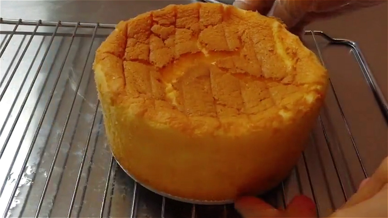 没有面粉能用玉米淀粉来做蛋糕吗,不用玉米粉和其他东西做云朵蛋糕