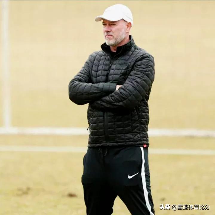 雷速转会窗：九球小将签约多特，莫耶斯重执铁锤，终结者空降鹿岛