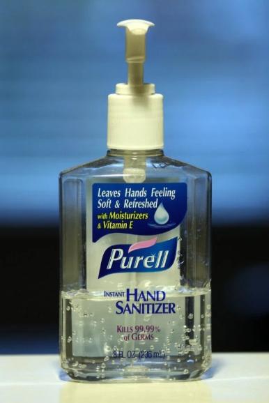 美国空军退役军人囤1万多瓶手消毒剂，准备卖高价，遭网站封号