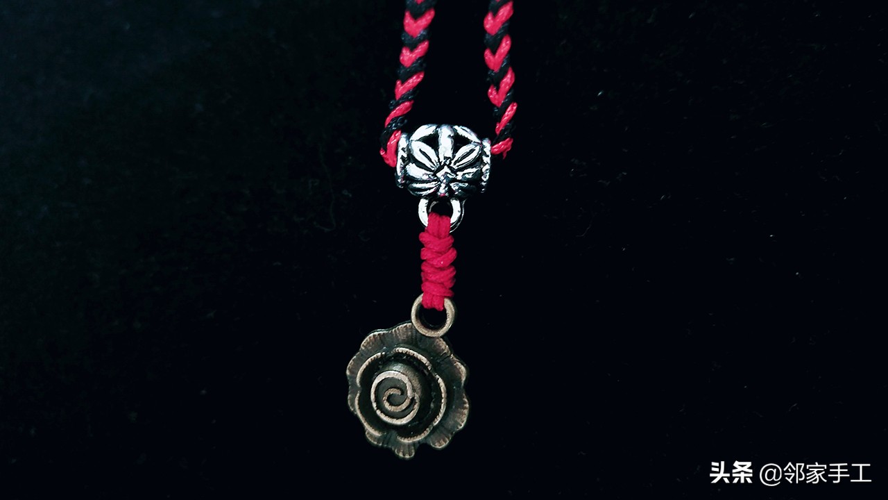 如何将吊坠绑在项链绳上,项链吊坠绑法黄金挂绳