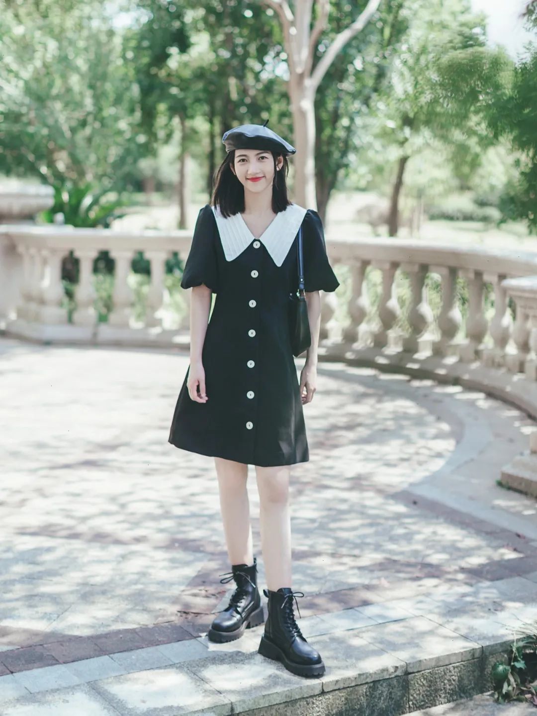 矮个子必备鞋最新款马丁靴,今年最火的中筒靴粗腿圆头马丁靴