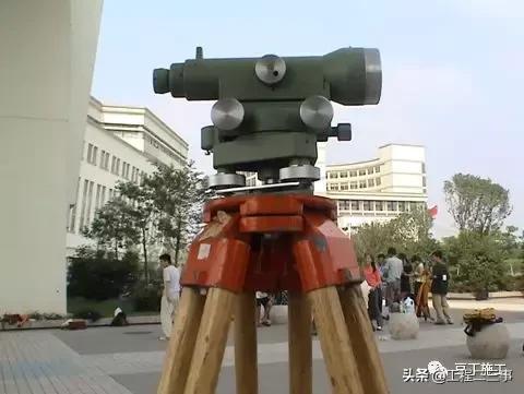 激光垂准仪和经纬仪怎么调平,经纬仪及水准仪的使用方法