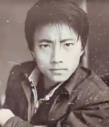 老了和年轻时不一样的男明星,早过了30岁却满满少年感的男明星