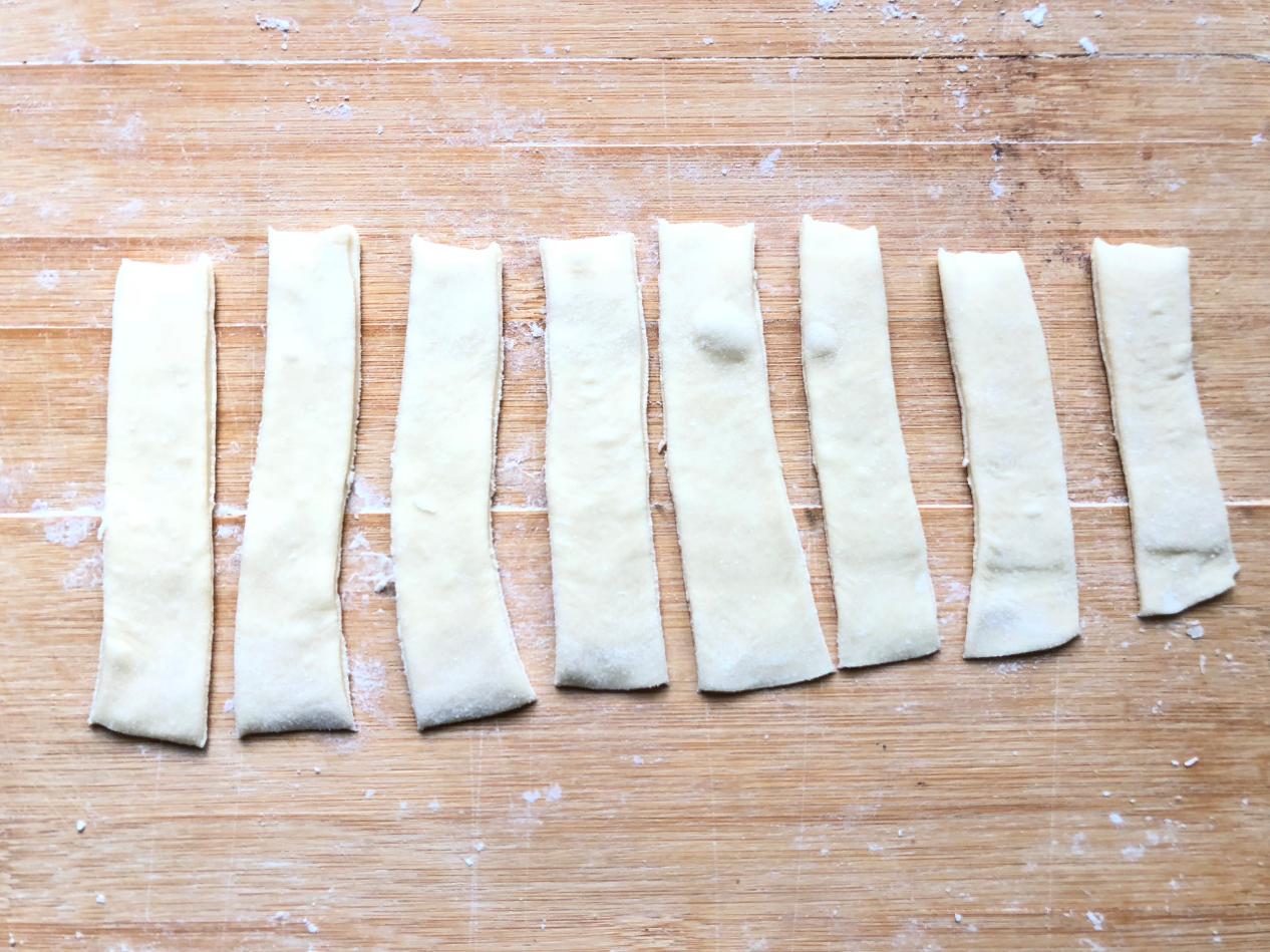 油条怎样做才能蓬松酥脆有油条粉,油条用什么方法做出来油条香脆