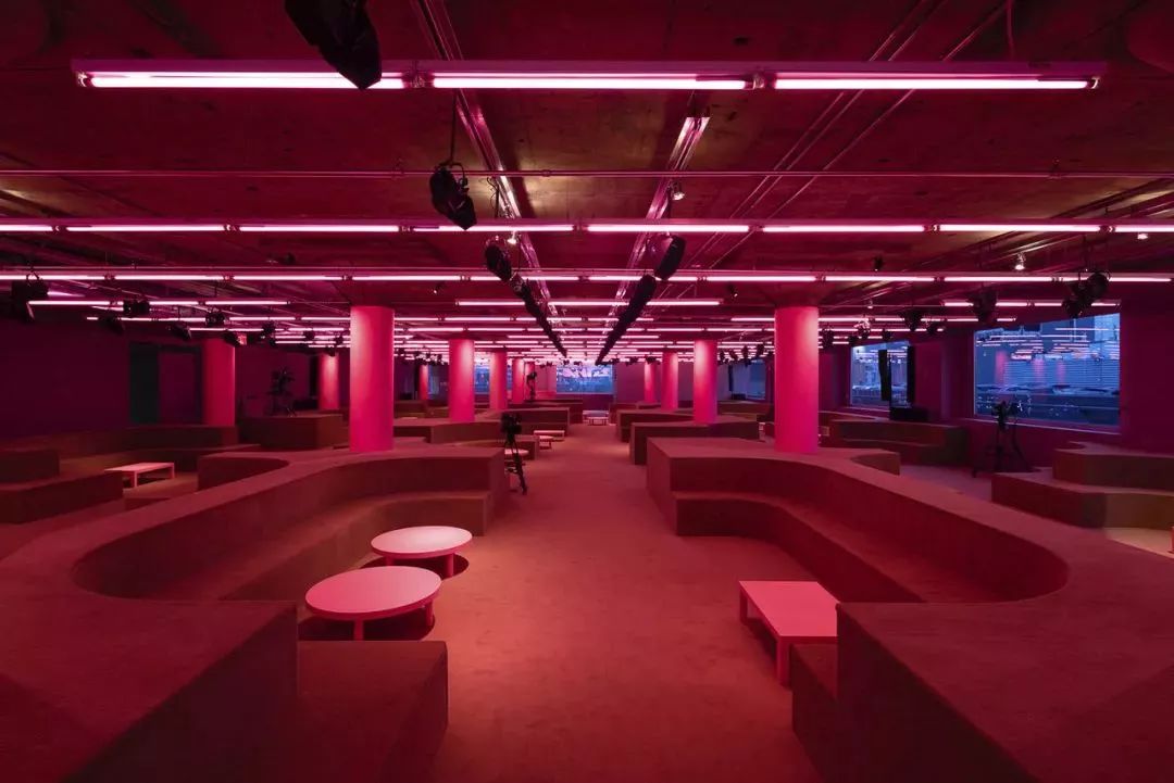 prada2019秋冬女装配色要点,prada2020早春度假系列