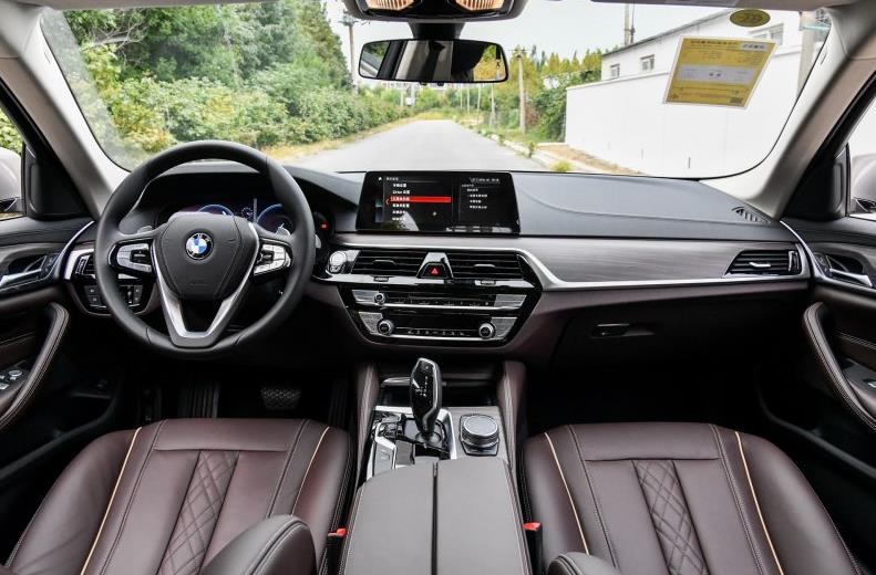 奥迪a6l宝马5系奔驰e级对比测评,开完a6l再开e300l的感觉