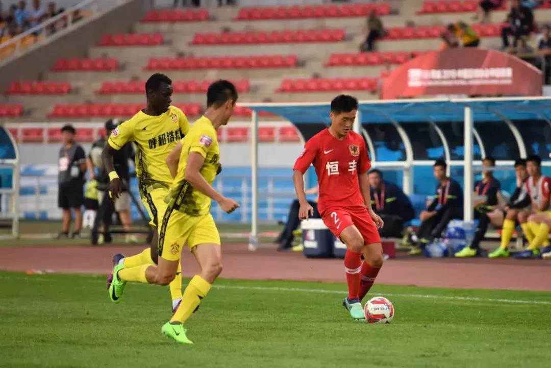 贵州恒丰主场迎战浙江绿城,耶拉维奇进球图片