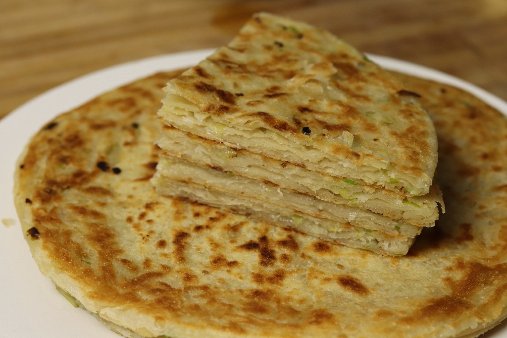 这才是葱油饼的正确做法,葱油饼怎么做酥脆松软有层次简单