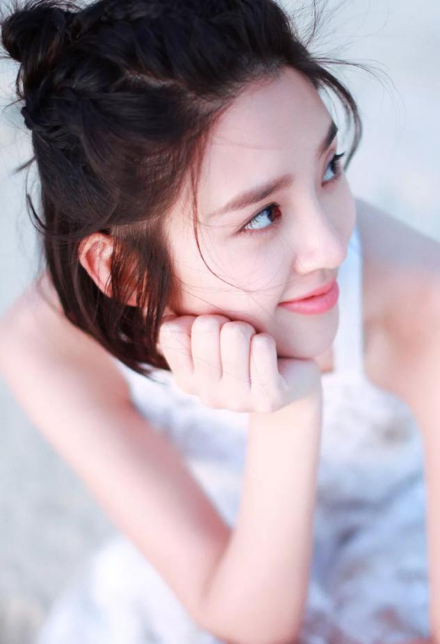 显脸小的半扎披肩发型,大脸女生适合扎怎样的半披发