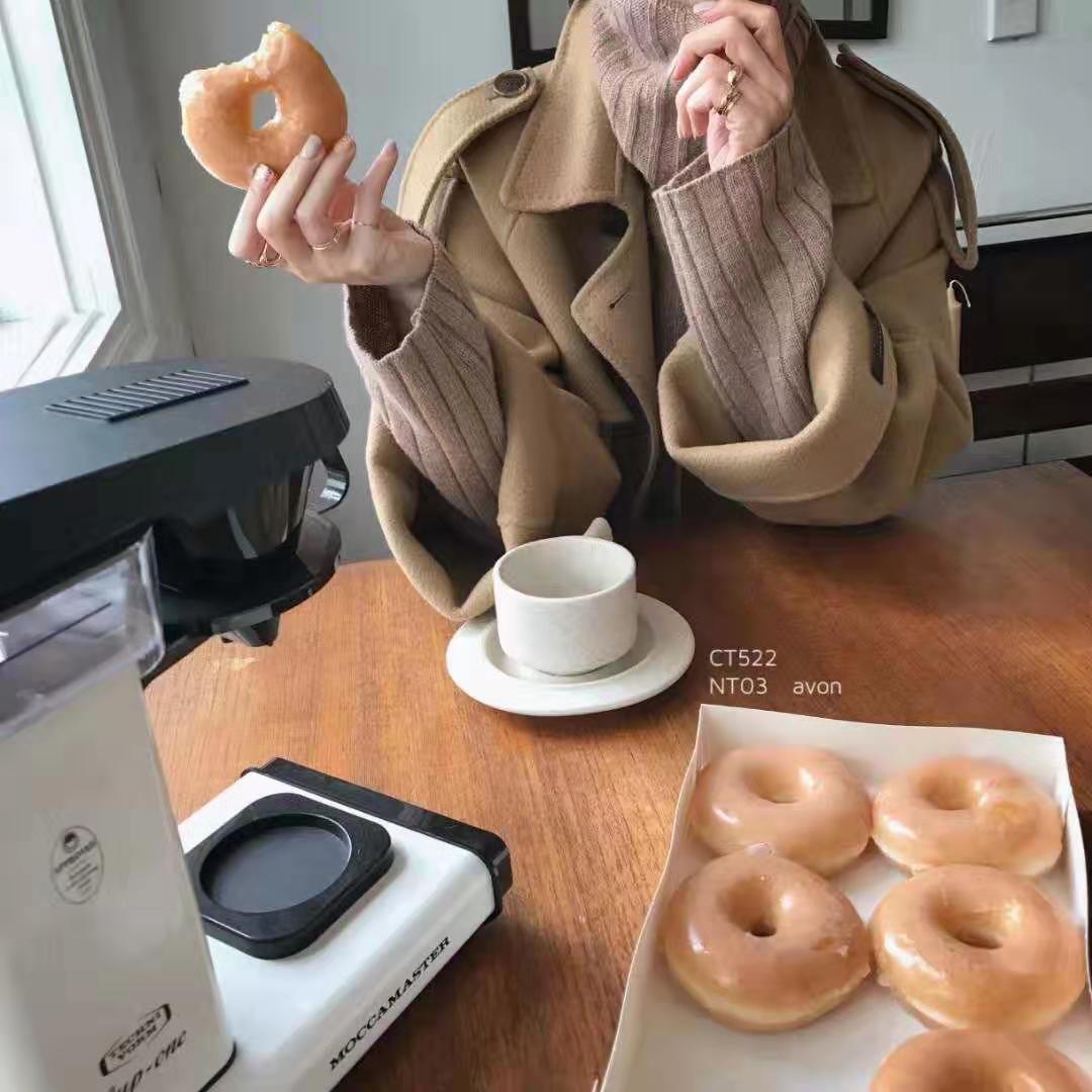 2018年韩国爆火的红蓝两边外套,韩国最新外套穿搭