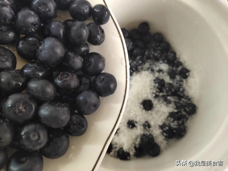 蓝莓果酱的制作方法简单教程,超简单又美味的家常蓝莓果酱做法