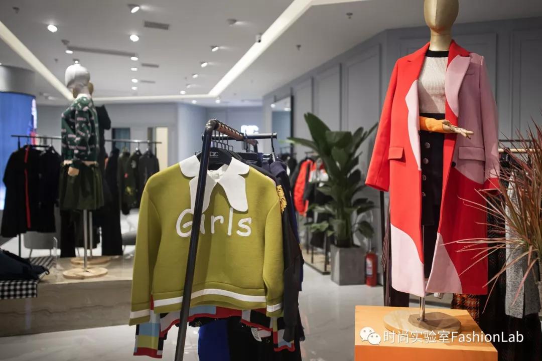 送对年终礼物是当代青年的社交核*器武**