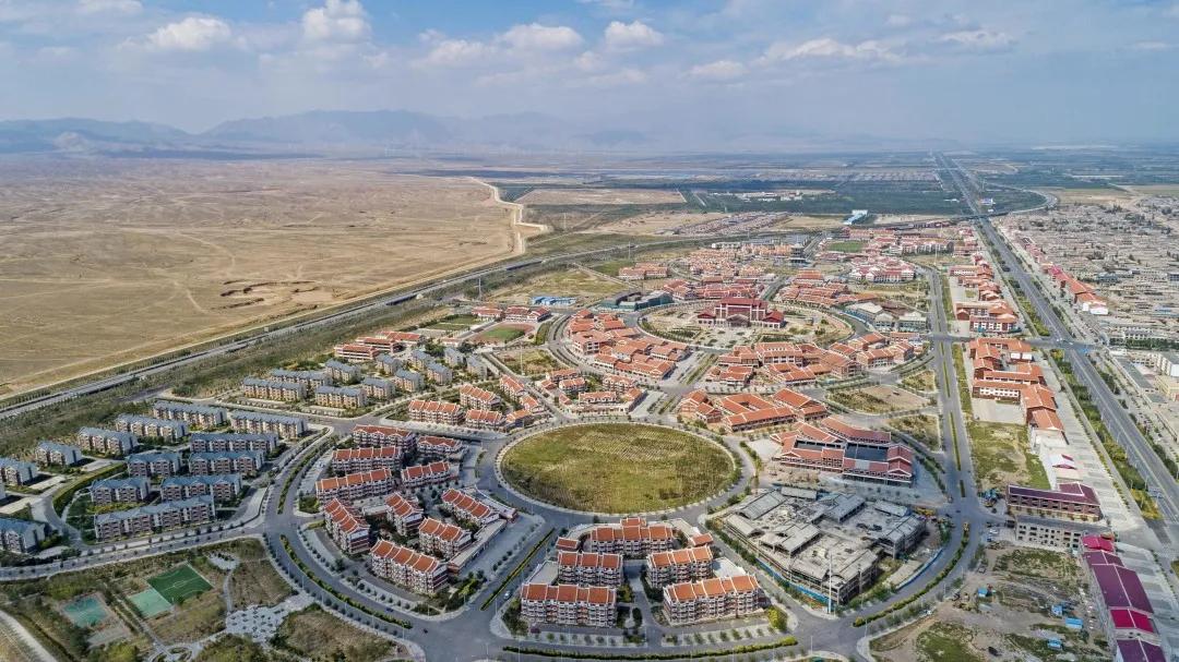 彪炳史册的伟大奇迹全文,伟大壮举中国脱贫攻坚成就展视频