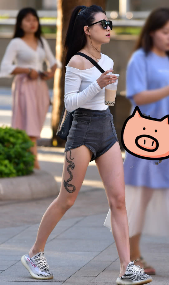 土豪和我有多大区别？我只配穿回力，她却把椰子当拖鞋穿，心塞