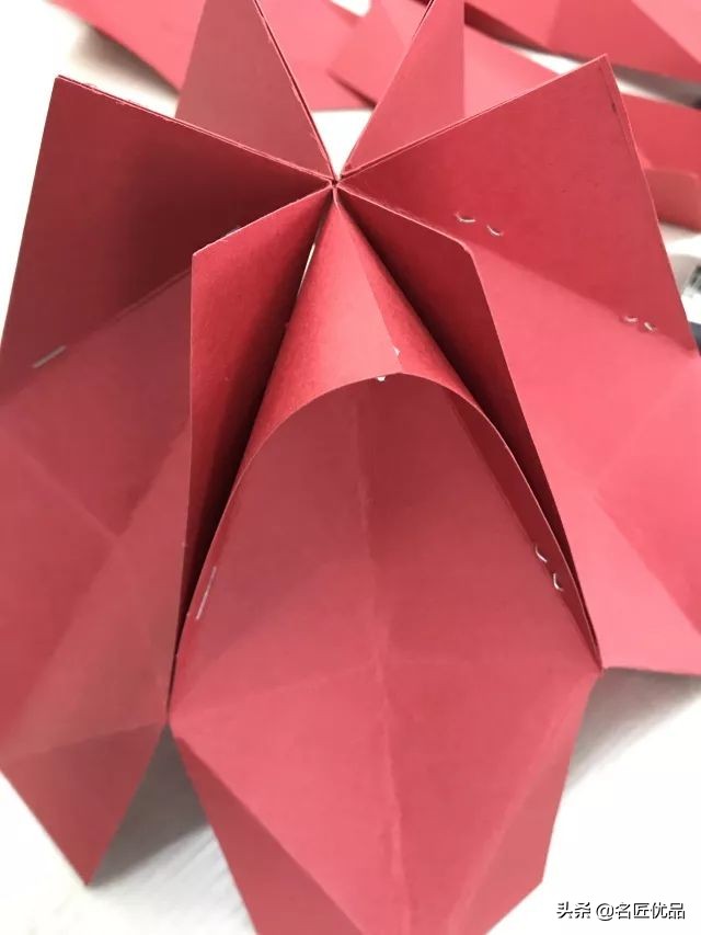 猪年手工制作纸灯笼,大红灯笼手工制作简约过年