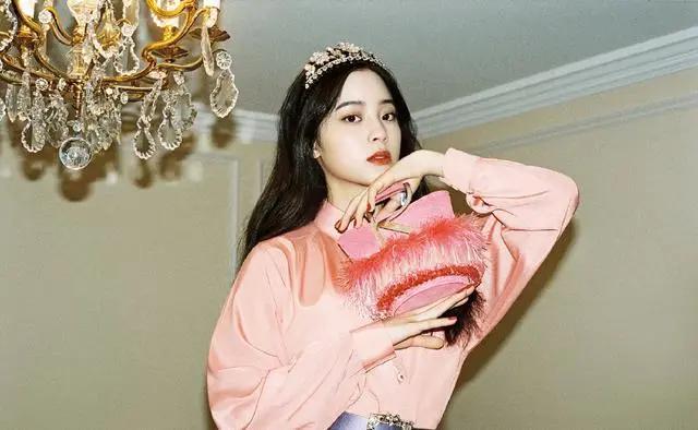 欧阳娜娜有多有钱,欧阳娜娜黑色系发带