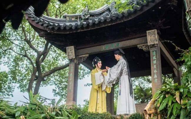 妻子主动帮沈复纳妾，不料被该女子“放鸽子”，一气之下撒手人寰