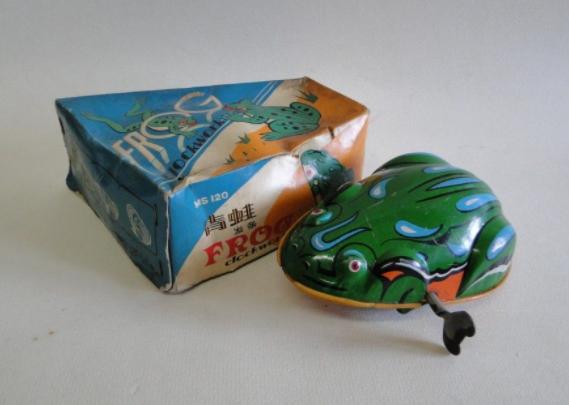 有一种童年回忆叫铁皮青蛙,90后的铁皮青蛙成了古董