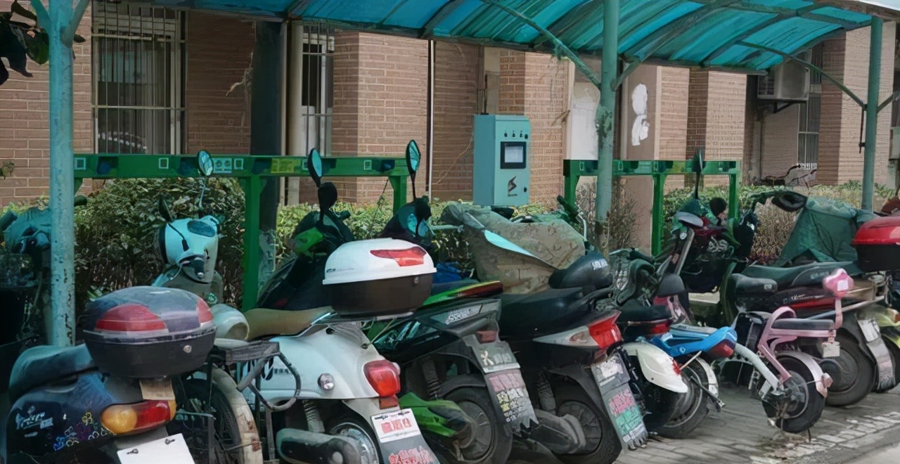 电动车怎样充电不会充坏电池,电动车一次性充不满会损坏电池吗