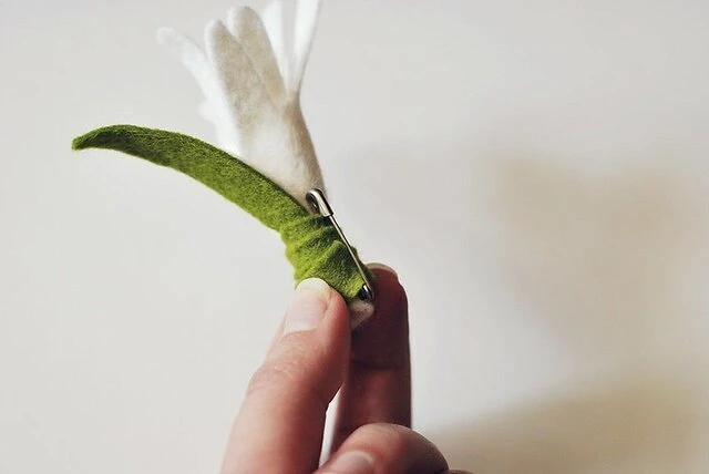 如何制作鲜花胸针图片教程,花朵胸针制作过程图解简单