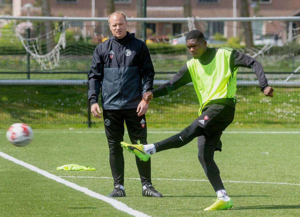 足坛历史上各个位置最强top10排名,世界足坛排名前50最佳球员