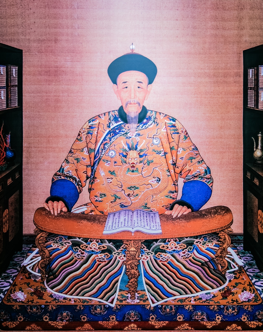 历史上在位最久的皇帝排名康熙,康熙皇帝是在位时间最长的皇帝