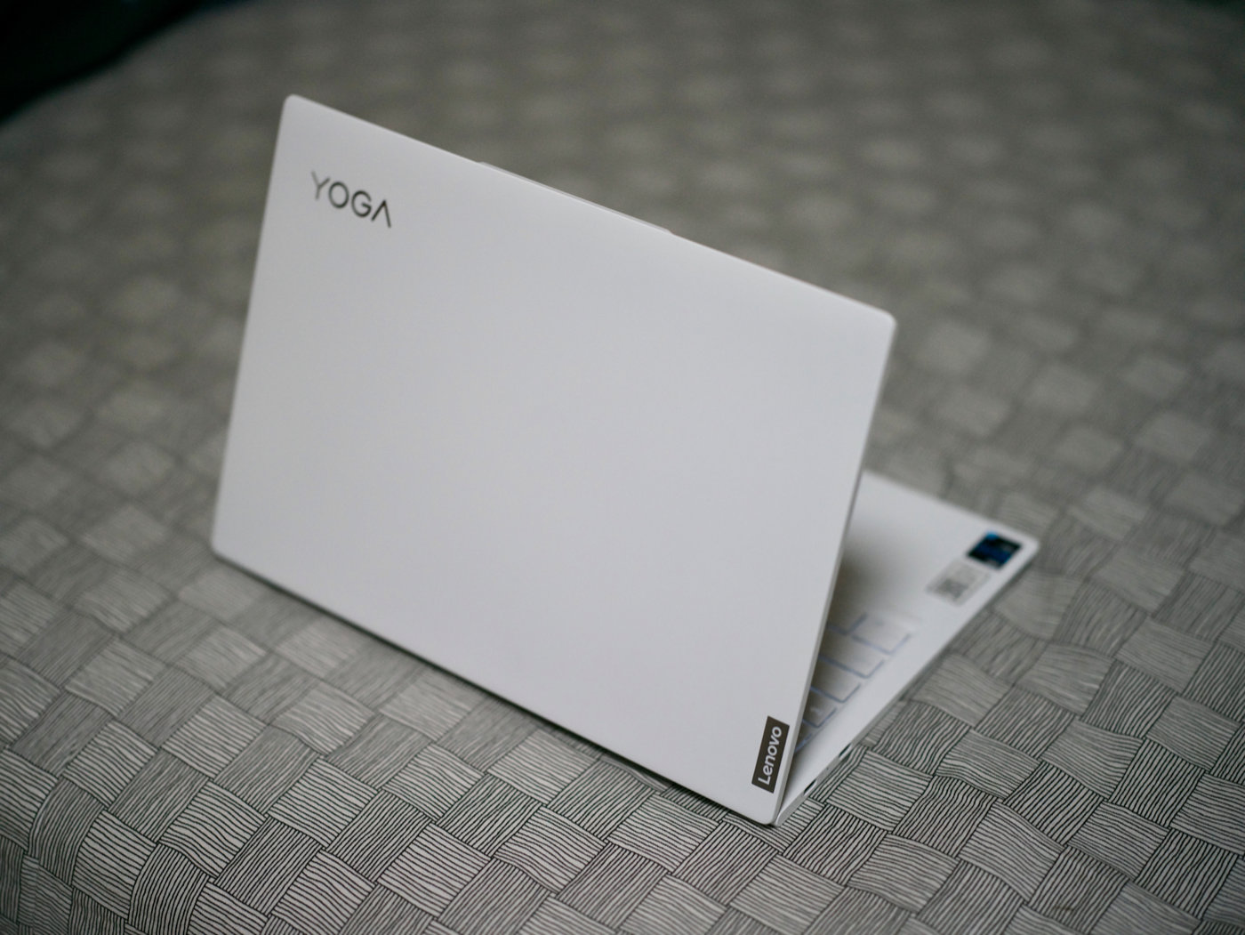 联想yogapro13s碳纤维限量版,联想yoga13s和小新pro14哪个好