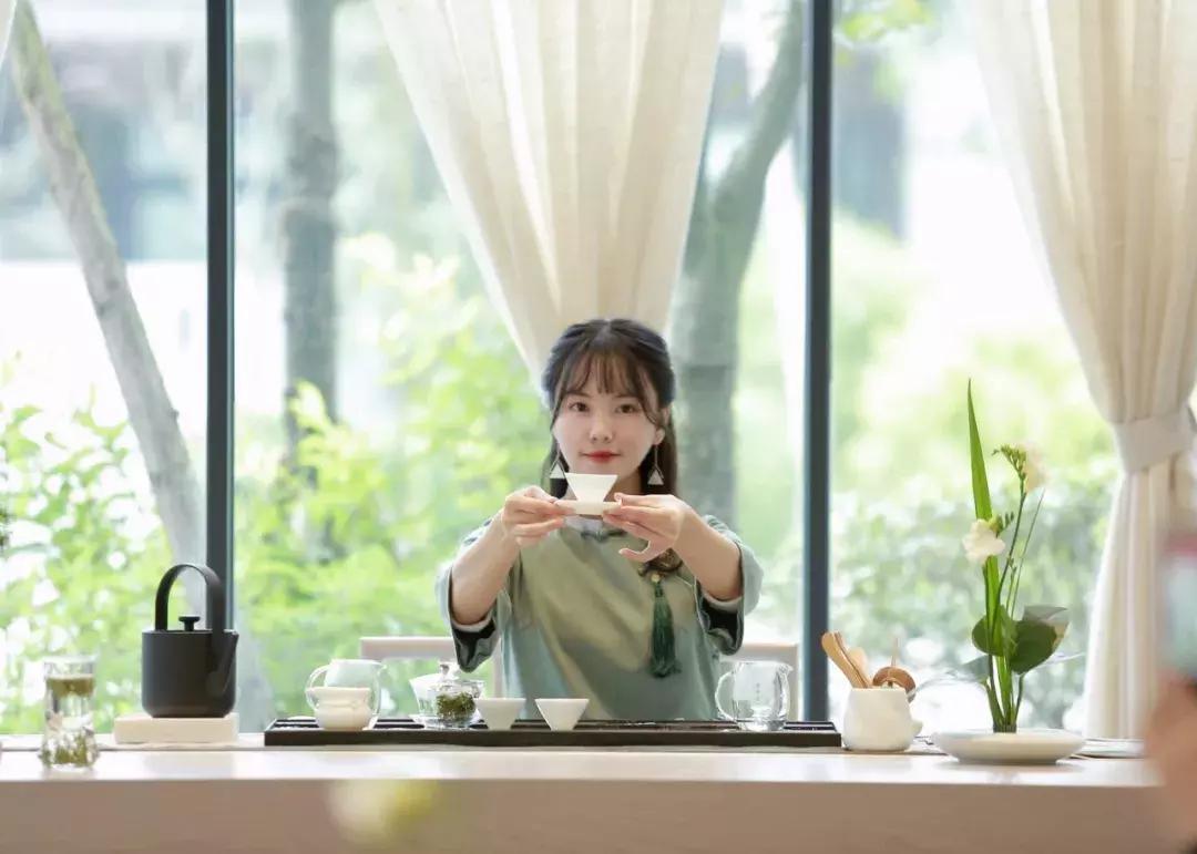 竹叶青峨眉山高山绿茶品味,三百多的竹叶青峨眉高山绿茶