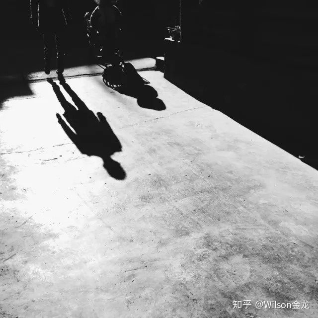 黑白照片变彩色是原来的颜色吗,为什么一点黑白照片就能变成彩色