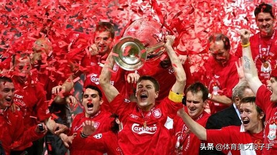 天下足球2022年度十大感人瞬间,天下足球十年逝年里的bgm