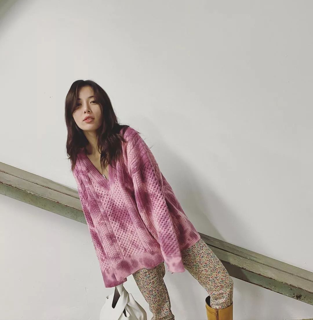 周洁琼穿砂糖匡威鞋,周洁琼鞋