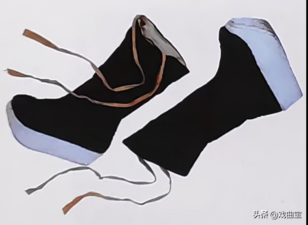 不愧为国粹，京剧服饰可真是太讲究了