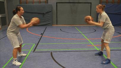 篮球教学视频基本功传接球,篮球传接球技术的练习方法