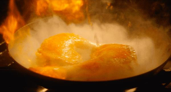 亚洲最狂野女导演，一年出3部新片，半个演艺圈为她站台