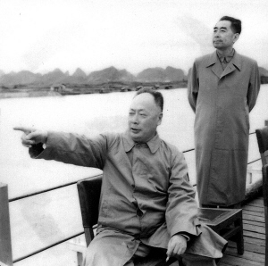 陈毅追悼会上，一副挽联引起毛主席注意，嘱周总理给安排工作