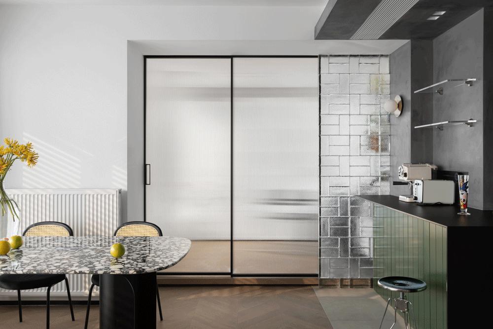 客厅隔断玻璃款式,客厅屏风隔断柜子加长虹玻璃