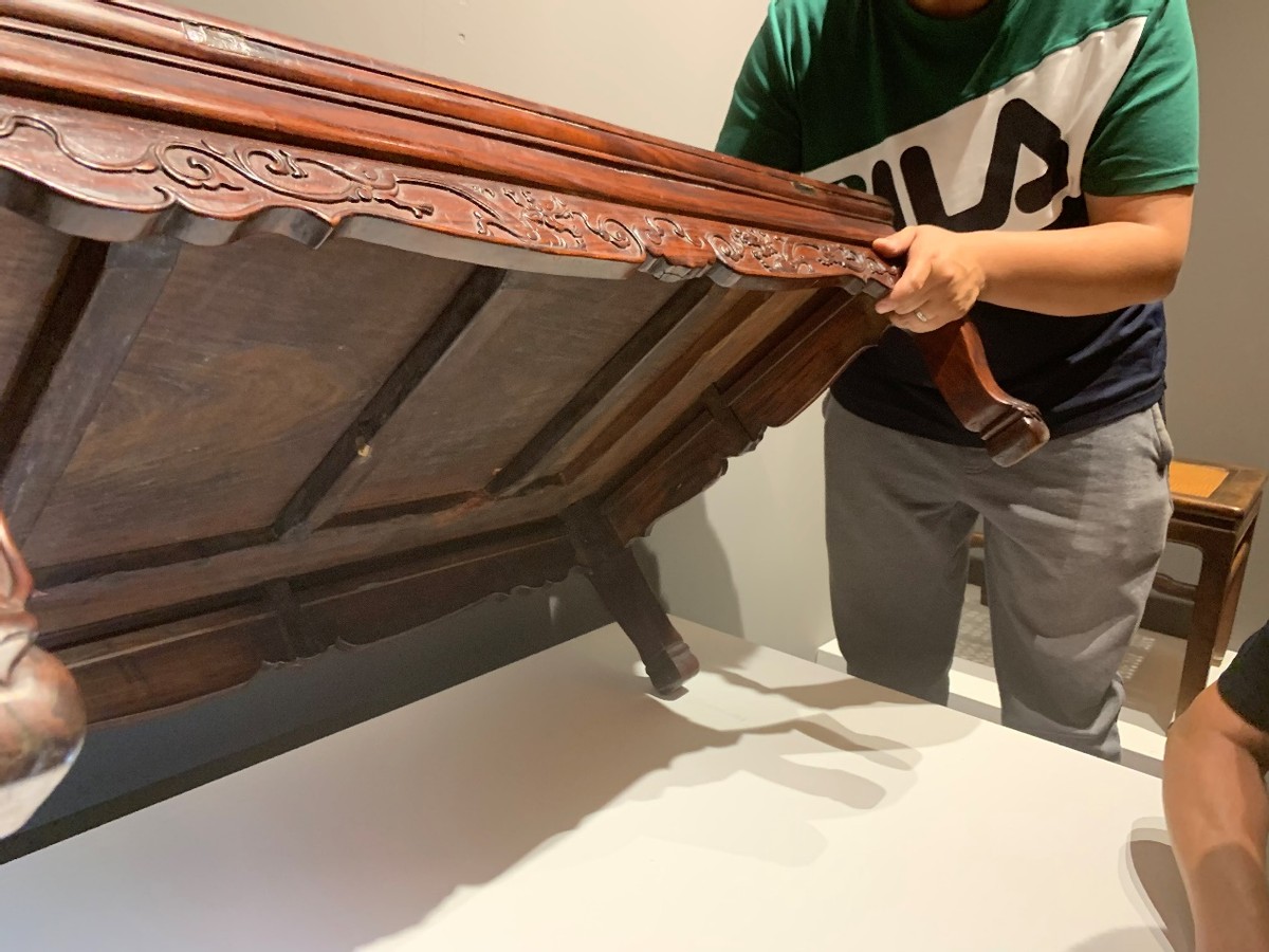 黄花梨小炕桌一百多年的值多少钱,黄花梨透雕螭龙纹炕桌